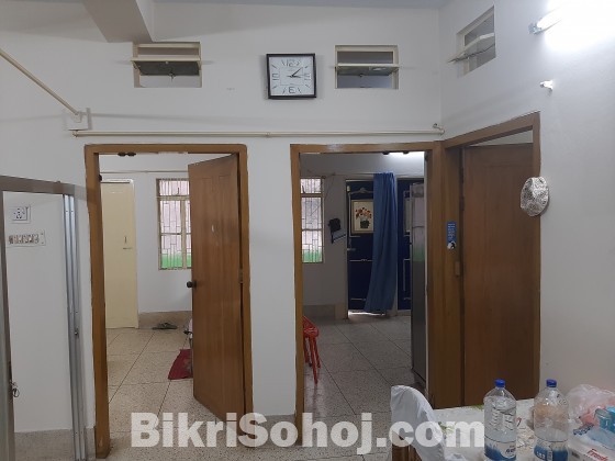 পুরান ঢাকায় ১৪৫০ স্কয়ার Ft ৩ Rooms+ ৩Toilets ফ্ল্যাট বিক্রয়.